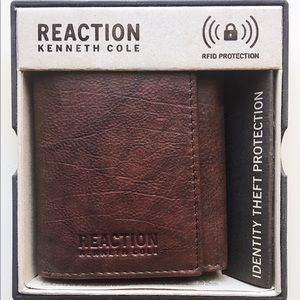 NWT Kenneth Cole Reaction Trifold Wallet Brown